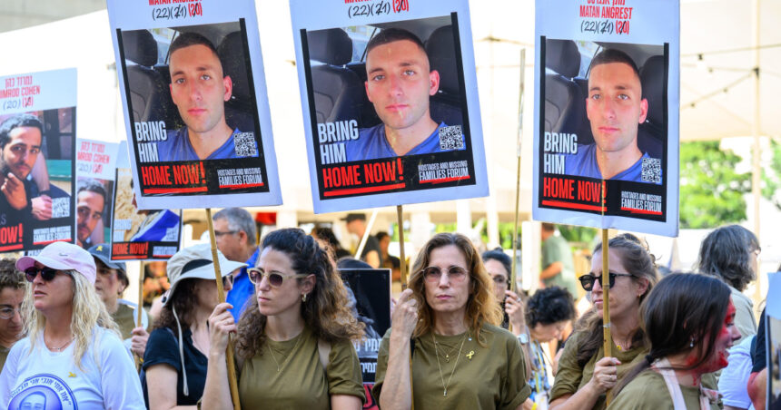 Capturarea unui soldat israelian de către Hamas: declarațiile emoționante ale mamei acestuia. 1 video imaginile rapirii unui militar israelian de catre hamas publicate de catre familia sa ce spune mama ostaticului 68473196715e1