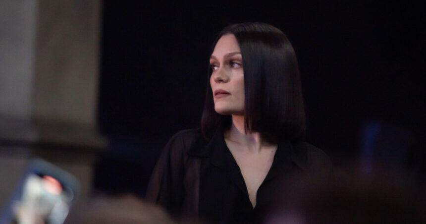 Jessie J a aflat că suferă de cancer mamar în fază incipientă. Ce le-a spus fanilor săi? 1 video jessie j a fost diagnosticata cu cancer mamar in stadiu incipient ce mesaj le a transmis fanilor 68451c6851880