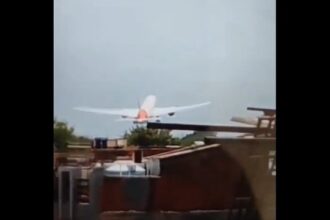 video momentul cand avionul cu 242 de oameni la bord se prabuseste 684aacbeca3e5