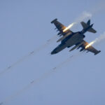 Un Su-25 rusesc se prăbușește în Donețk, posibil doborât de un coleg de escadrilă 3 video momentul in care un avion su 25 rusesc se prabuseste in regiunea donetk cel mai probabil doborat de avionul cu care zbura in formatie 684c8238a3444