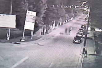 video momentul in care un tanar de 20 de ani din galati este omorat in bataie in plina strada doi agresori au fost arestati 684738a58242f