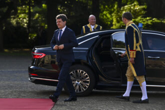 video nicusor dan in spatele lui trump la summit ul nato 685b0b25772b5