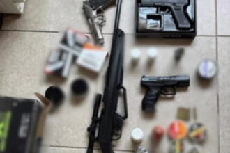 video operatiunea jupiter politistii au gasit zeci de arme dupa perchezitii in capitala 26 de verificari si in judetul arges 68402d3d50f47