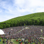 Pelerinaj spectaculos la Șumuleu Ciuc, unde 300.000 de suflete s-au unit: „Aici se simte o binecuvântare deosebită” 3 video pelerinaj impresionant cu 300 000 de oameni la sumuleu ciuc e plin de har aici 68454ccc77866