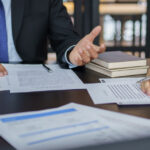 O noutate în România: Orașul unde cetățenii beneficiază de consultanță juridică gratuită prin intermediul „avocatului de serviciu” 2 video premiera in romania orasul in care oamenii pot apela la avocatul de serviciu pentru consultanta juridica gratuita 685670331583b