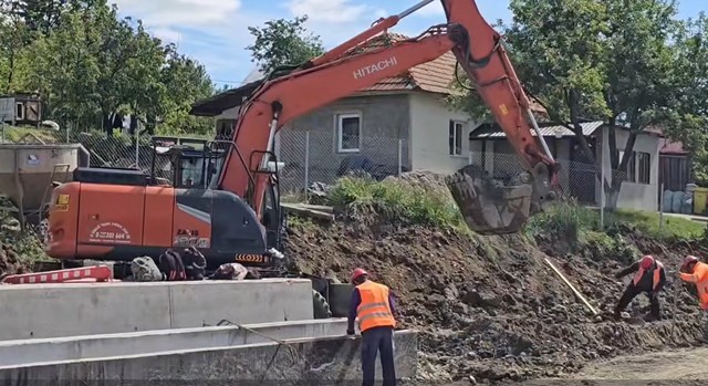 Primii kilometri de autostradă care vor fi deschiși circulației în acest an! 1 video primul lot de autostrada care va fi dat in trafic anul acesta 6847f49d9717b