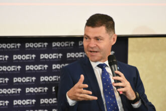 video profit ro piata de capital forum radu hanga presedinte bursa de valori bucuresti nu suntem in criza ca bursa folosim un context in care accentul se muta dinspre global spre local 684ac8c8e88d0