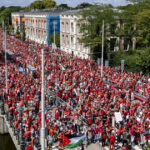 Mare manifestație în Olanda: 150.000 de oameni s-au adunat la Haga pentru a condamna atacurile Israelului în Gaza 2 video protest urias in olanda 150 000 de persoane au iesit in strada la haga impotriva atacurilor israelului in gaza 684ef059a6556