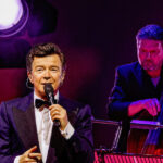 Un Milion de Aplauze pentru un Hit Din '87: „Never Gonna Give You Up” al lui Rick Astley A Depășit Un Miliard de Ascultări pe Spotify! 2 video record pentru un cantec din 1987 never gonna give you up al lui rick astley a fost ascultat de peste un miliard de ori pe spotify 684c6123ab266