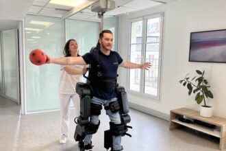 video renault investeste in exoschelete robotizate pe care le va introduce in productie 684295e0d9f83