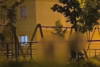 video scene socante intr un parc din brasov femeie batuta de sot in timp ce copilul plange in leagan agresorul a fost retinut 68465eac074d6