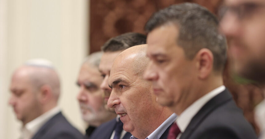 Negocieri Cruciale pentru Configurarea Guvernului Bolojan: Liderii Coaliției S-au Reunit din Nou Duminică Dimineață 1 video sedinte decisive pentru formarea guvernului bolojan liderii coalitiei s au intalnit din nou duminica dimineata la negocieri 6857de0f10480