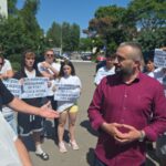 Senatorul AUR Nicolae Vlahu se alătură comercianților din Constanța în lupta lor: Comisia pentru Abuzuri din Senat va investiga situația! 3 video senatorul aur nicolae vlahu alaturi de comerciantii protestatari din constanta situatia va fi analizata in comisia pentru abuzuri din senat 6842a4fcea43f
