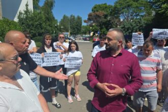 video senatorul aur nicolae vlahu alaturi de comerciantii protestatari din constanta situatia va fi analizata in comisia pentru abuzuri din senat 6842a4fcea43f