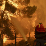 Incendii devastatoare pe insula Chios: Evacuări masive și mobilizarea a peste 350 de pompieri! 3 video stare de urgenta pe insula greceasca chios din cauza incendiilor de vegetatie localitati evacuate peste 350 de pompieri mobilizati 6859c2afbd728