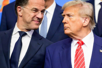 video taticul a ajuns acasa mesajul publicat de casa alba dupa revenirea lui trump de la summitul nato 685d3c593d353