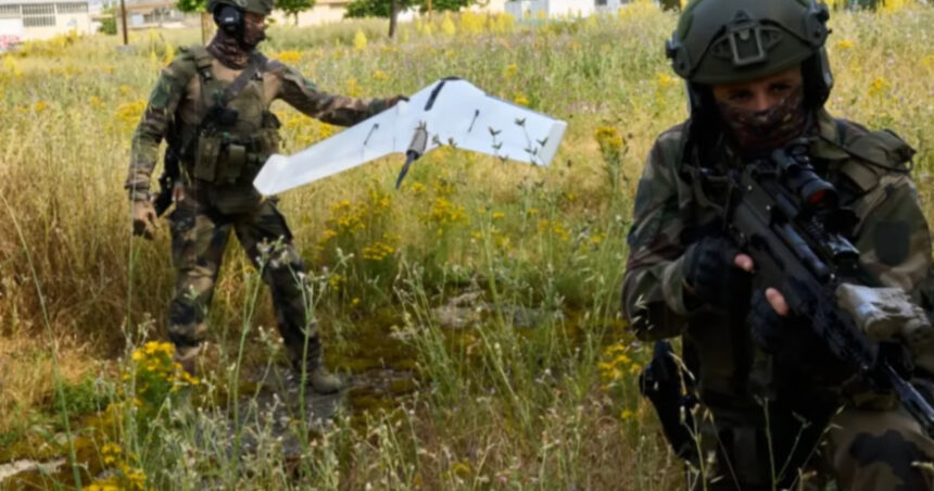 Dronele franceze ajută Ucraina: noi avioane fără pilot capabile să atace ținte la 25 km distanță, iar Renault își îndreaptă atenția către producția locală. 1 video ucrainenii au primit drone franceze capabile sa loveasca tinte aflate la 25 km departare renault ar putea produce uav uri in ucraina 6858dac2368bd