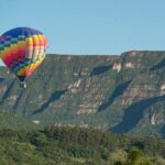 Un balon cu aer cald s-a aprins în zbor în Brazilia, iar tragedia a curmat viețile a cel puțin opt oameni. 3 video un balon cu aer cald a luat foc in aer in brazilia cel putin opt persoane au murit 685798bca22ef