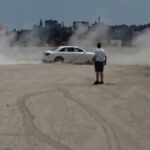 Un șofer a primit o sancțiune de 11.405 lei pentru drifturi pe nisipul plajei 3 video un sofer a fost amendat cu 11 405 lei dupa ce a facut drifturi pe plaja 684d3aeb01230