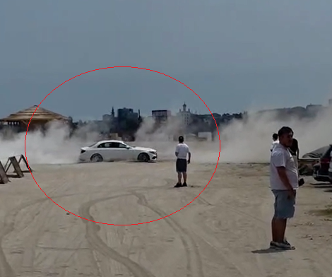 Un conducător auto care a derapat pe plaja din Constanța a primit amenzi de zeci de mii de lei! 1 video un sofer care a intrat cu masina pe plaja din constanta si a facut drifturi s a ales cu amenzi de zeci de mii de lei 684d117be091e