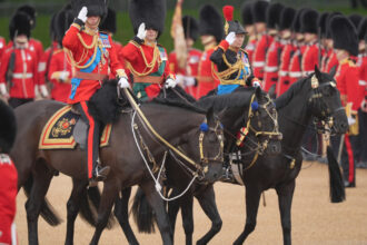 video urale de ziua regelui charles al iii lea si sotia sa au fost aclamati de mii de oameni la ceremonia trooping the colour 684dd757706e3
