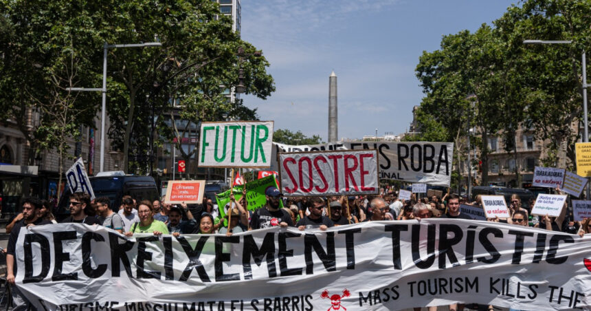 „Vacanțele voastre, povara noastră”: Proteste împotriva turismului în Barcelona și sudul Europei 1 video vacantele voastre nenorocirea noastra revolte anti turism in barcelona si sudul europei 684f0c7c8427e