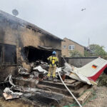 Tragedie în aer: O aeronava ușoară, condusă de o femeie de 71 de ani, se prăbușește într-o clădire în Germania, soldată cu două vieți pierdute, inclusiv cea a pilotului. 3 videofoto accident aviatic in germania o aeronava usoara pilotata de o femeie de 71 de ani a lovit o cladire doi morti inclusiv pilotul 683c350c0ae92