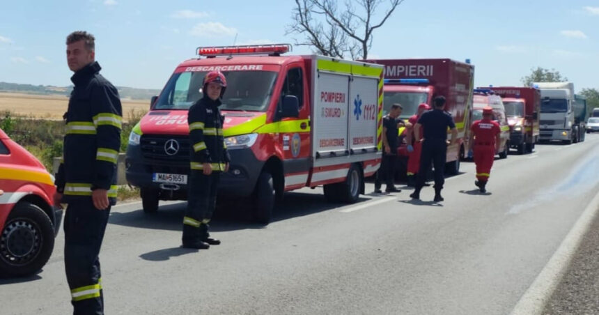 Coliziune între microbuze și autoturism în Bihor: Cinci răniți, transportați de urgență la spital 1 videofoto accident intre doua microbuze si un autoturism in bihor cinci persoane transportate la spital 68629ae2b6b2d