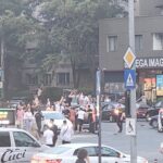 Accident pe Bulevardul Lăpușneanu: O autospecială de poliție în acțiune, iar a doua mașină a fost răsturnată! 3 videofoto autospeciala de politie aflata in misiune implicata intr un accident pe bulevardul lapusneanu cea de a doua masina s a rasturnat 6860352ede105