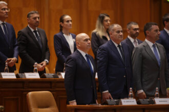 videofoto bolojan si a trecut guvernul prin parlament cu un scor categoric 685976e40464c