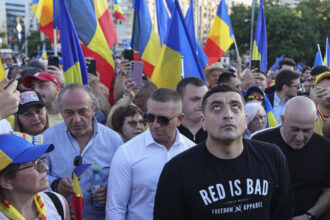 videofoto cateva sute de persoane si george simion au protestat in piata victoriei impotriva austeritatii manifestatii aur si in alte orase 685851b484e50