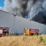 Flăcări devastatoare la o hală dintr-un parc logistic de pe A1, la km 23 – Pompierii mobilizează 14 autospeciale pentru a stinge incendiul! 2 videofoto incendiu la o hala din incinta unui parc logistic situat la km 23 al autostrazii a1 pompierii intervin cu 14 autospeciale 686162007e2b7