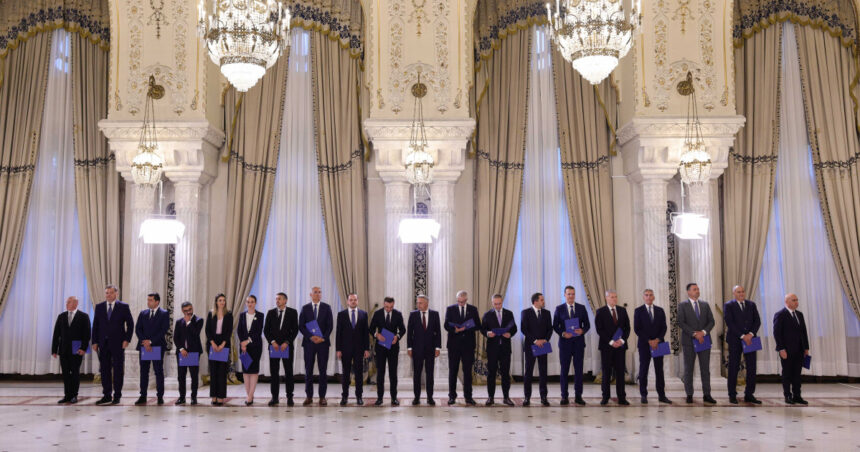 Ceremonie solemnă la Palatul Cotroceni: Miniștrii Guvernului Bolojan își asumă responsabilitatea, iar Nicușor Dan transmite un mesaj important. 1 videofoto ministrii guvernului bolojan au depus juramantul la palatul cotroceni mesajul lui nicusor dan 6859add402f62