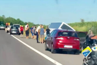 videofoto un mort si mai multi raniti dupa ce un autocar plin cu copii s a rasturnat pe autostrada a2 a fost activat planul rosu de interventie 685831f3b8b2e