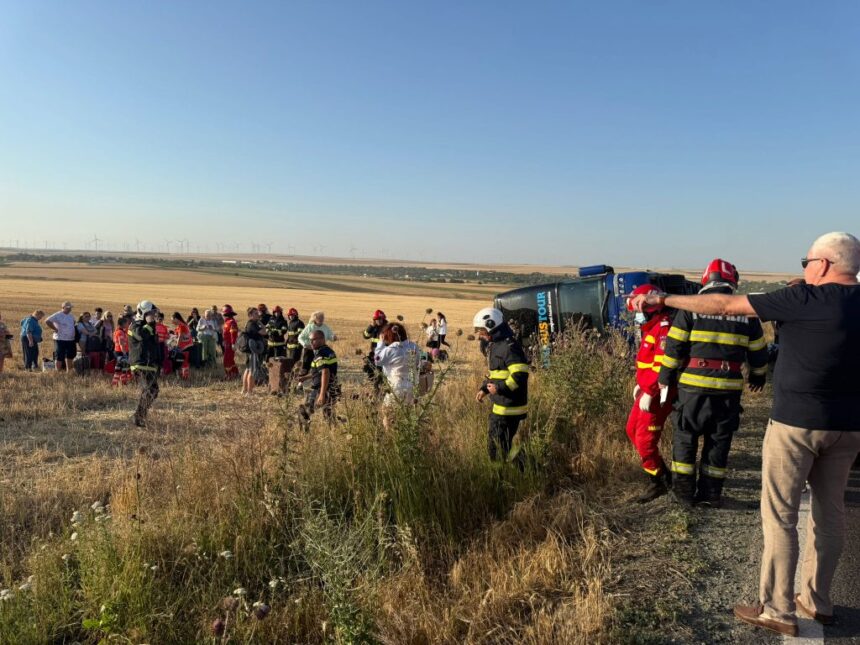 Plan Roșu în Tariverde: Coliziune între o mașină și un autocar plin cu ucraineni 1 videogalerie foto a fost activat planul rosu in tariverde accident rutier intre o masina si un autocar in care se aflau mai multi ucraineni 685c28b6b6822