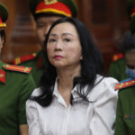 Vietnamul abolește pedeapsa capitală pentru opt infracțiuni, iar femeia vinovată de cea mai amplă fraudă bancară evită execuția. 2 vietnamul renunta la pedeapsa cu moartea pentru 8 infractiuni femeia condamnata pentru cea mai mare frauda bancara scapa de executie 685bc0c11b30e