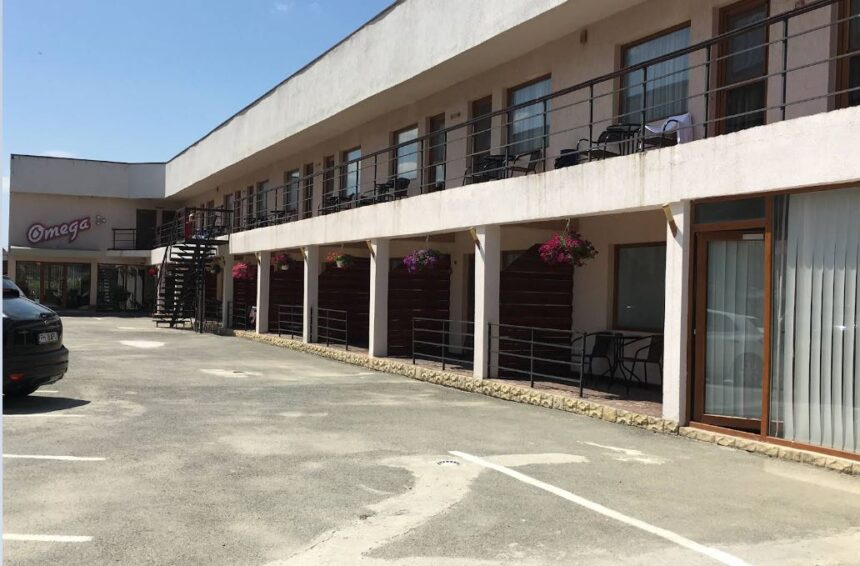 Oportunitate unică: Vilă în Mamaia Nord, cu priveliște directă asupra lacului Siutghiol, disponibilă pentru achiziție la prețul de 700.000 de euro. 1 vila din mamaia nord cu acces direct la lacul siutghiol este de vanzare proprietarul cere aproximativ 700 000 de euro 68620308be946