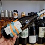 Vinul momentului: un alb organic din soiul Grillo, care capturează esența verii siciliene în cea mai autentică și rafinată expresie. 3 vinul zilei un alb organic obtinut din soiul grillo care surprinde esenta verii siciliene in cea mai pura si sincera forma a ei 683e936a6a908