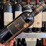 Deliciul vinului: un roșu italian apreciat cu 99 de puncte de Luca Maroni. Aromele bogate de prune coapte, cireșe, vanilie, tutun și condimente rafinate se îmbină într-un gust generos și echilibrat. 2 vinul zilei un rosu italian cotat cu 99 puncte luca maroni note de prune coapte cirese vanilie tutun si condimente fine cu gust amplu si armonios 683fe4d1a2721