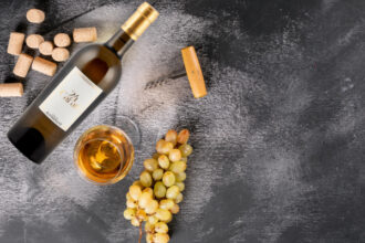 vinul zilei un vin alb italian premiat la mundus vini si decanter cotat cu 99 de puncte luca maroni dezvaluie note de miere piersica si citrice savuros alaturi de peste fructe de mare carne alb 685a42d1aff5c