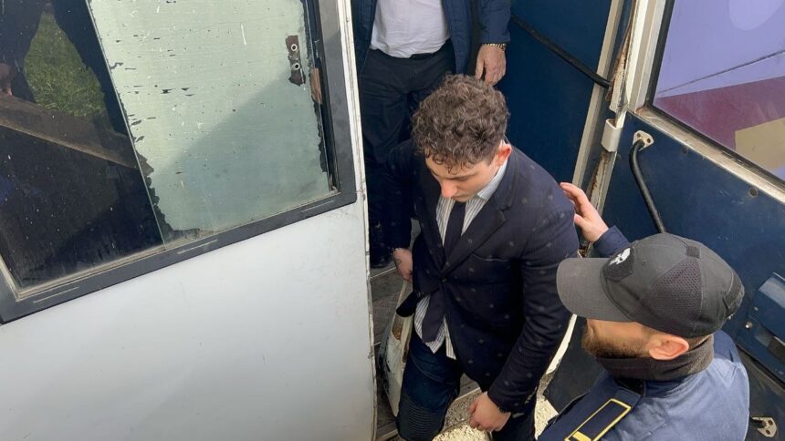 Vlad Pascu, implicat în incidentul tragic de la 2 Mai, unde și-au pierdut viața doi tineri, revine în fața instanței. Detalii despre locația audierii! 1 vlad pascu soferul acuzat de tragedia de la 2 mai in care au murit doi tineri din nou in fata judecatorilor iata unde este asteptat 68524cbec70b3