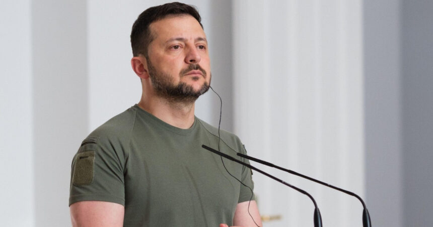Volodimir Zelenski dezvăluie un plan inovator pentru contracararea agresiunii rusești. Ucraina intensifică fabricația dronelor de interceptare. 1 volodimir zelenski anunta o noua strategie impotriva atacurilor rusesti ucraina isi accelereaza productia de drone interceptoare 6856c4406eadc