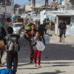 Zeci de palestinieni și-au pierdut viața lângă un centru de ajutoare din Gaza, în contextul atacurilor neîncetate din ultimele trei zile 2 zeci de palestinieni au fost ucisi in apropierea unui punct de distribuire a ajutoarelor din gaza in a treia zi de atacuri consecutive 683eca0def218
