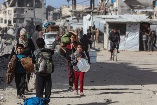 zeci de palestinieni au fost ucisi in apropierea unui punct de distribuire a ajutoarelor din gaza in a treia zi de atacuri consecutive 683eca0def218