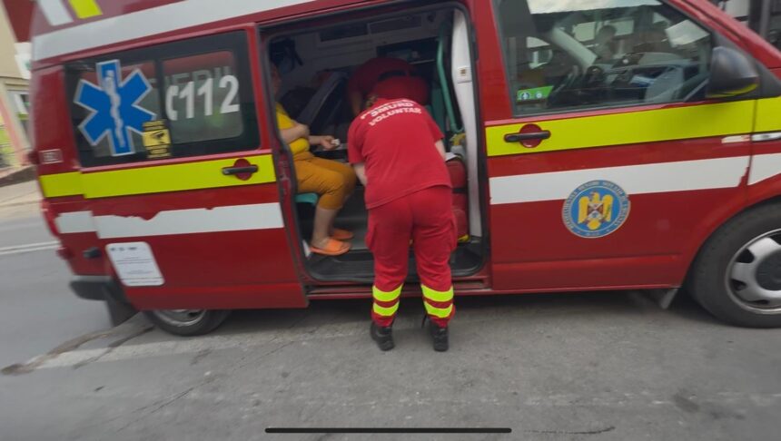 Coliziune pe șoseaua din Mamaia, lângă Hotelul Palas: Trei persoane primesc îngrijiri medicale 1 accident rutier in mamaia in zona hotelului palas sunt trei victime asistate medical 688b78fd2f660
