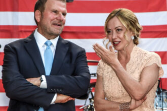 ambasadorul lui trump la roma refuza sa locuiasca in celebra villa taverna si prefera sa traiasca pe iahtul sau care este motivul 6887305c72ea8