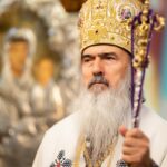 Arhiepiscopul Tomisului conduce o ceremonie solemnă pe străzile Constanței cu relicvele Sfântului Mare Mucenic Pantelimon, Tămăduitorul nostru 3 arhiepiscopul tomisului procesiune pe strazile constantei cu moastele sfantului mare mucenic si tamaduitor pantelimon 6883d5a854483