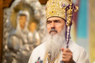 arhiepiscopul tomisului procesiune pe strazile constantei cu moastele sfantului mare mucenic si tamaduitor pantelimon 6883d5a854483