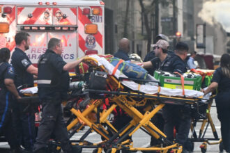 atac armat intr un zgarie nori din new york patru morti inclusiv un politist atacatorul s a sinucis 6888623873469