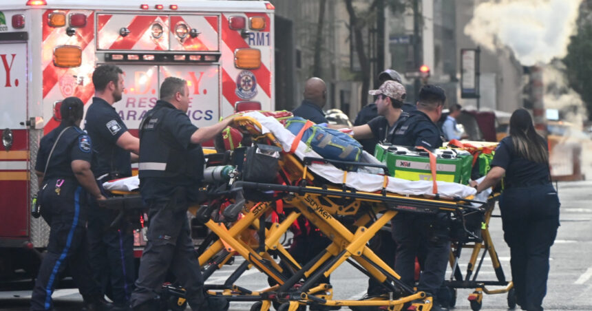 Tragedie în inima New York-ului: patru vieți pierdute, printre care și a unui ofițer, în urma unui atac armat într-un zgârie-nori. Agresorul s-a sinucis. 1 atac armat intr un zgarie nori din new york patru morti inclusiv un politist atacatorul s a sinucis 6888623873469